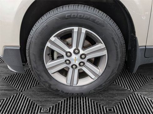 Used 2017 Chevrolet Traverse LT image 9