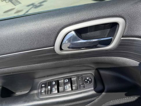 Used 2020 Jeep Grand Cherokee Laredo w/ Laredo X Package RWD image 7
