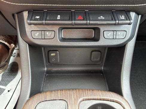 Used 2018 GMC Canyon Denali image 16