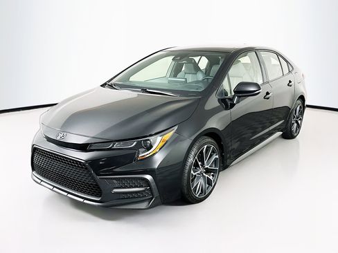 Used 2022 Toyota Corolla SE image 3