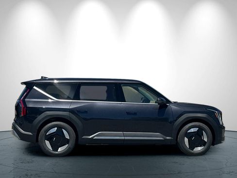 New 2026 Kia EV9 Light RWD image 3