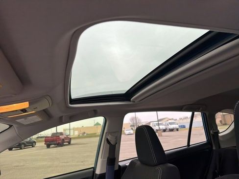 Used 2018 Toyota RAV4 XLE image 6