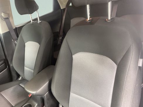 Used 2025 Kia Soul LX w/ LX Technology Package FWD image 13