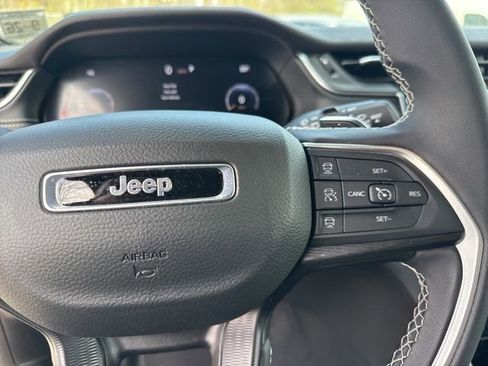 Used 2025 Jeep Grand Cherokee Laredo X image 39