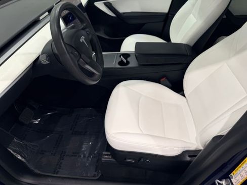Used 2021 Tesla Model Y Long Range AWD/4WD image 32