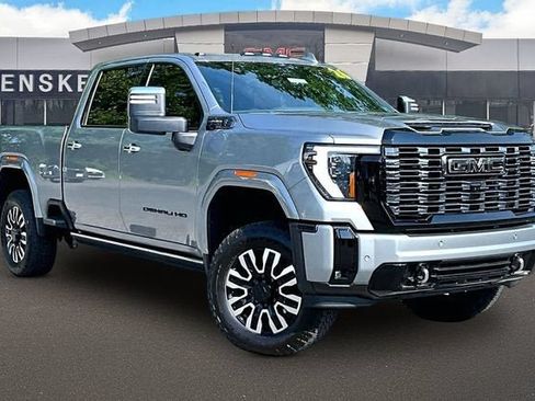 Used 2026 GMC Sierra 2500 Denali Ultimate AWD/4WD image 11