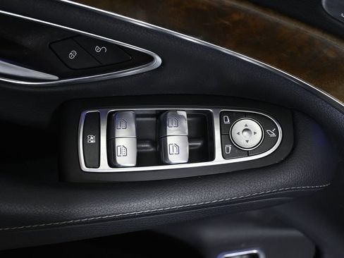 Used 2015 Mercedes-Benz S 550 4MATIC Sedan image 31