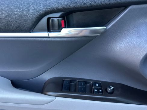 Used 2022 Toyota Camry SE w/ Convenience Package image 10