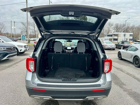 Used 2022 Ford Explorer XLT w/ Equipment Group 202A image 10