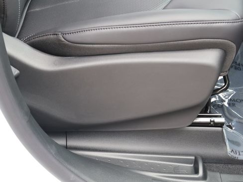 New 2027 Chrysler Pacifica LX FWD image 9