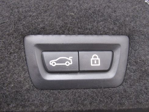 Used 2020 BMW ALPINA B7 xDrive w/ Luxury Rear Seating Package image 25