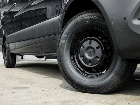 Used 2025 Mercedes-Benz Sprinter 2500 image 7