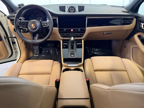 Certified 2025 Porsche Macan AWD/4WD image 17