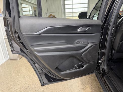 Used 2023 Jeep Grand Cherokee L Laredo image 35