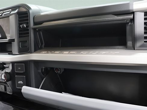 Used 2024 Ford F350 XLT image 28