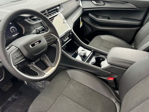 New 2025 Jeep Grand Cherokee L Altitude image 11