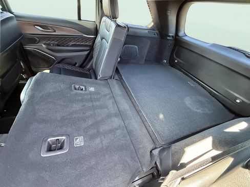 Used 2025 Jeep Grand Cherokee Summit AWD/4WD image 12
