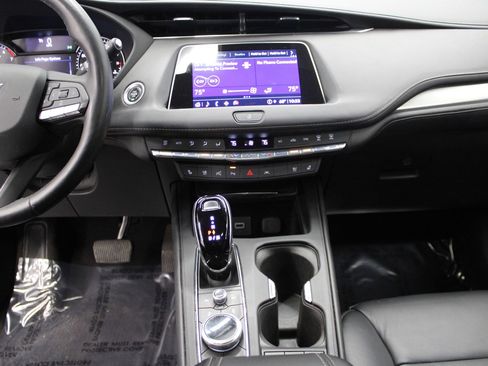 Certified 2022 Cadillac XT4 Premium Luxury w/ Enhanced Visibility Package image 26