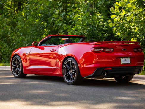 Used 2020 Chevrolet Camaro LT w/ Technology Package RWD image 2