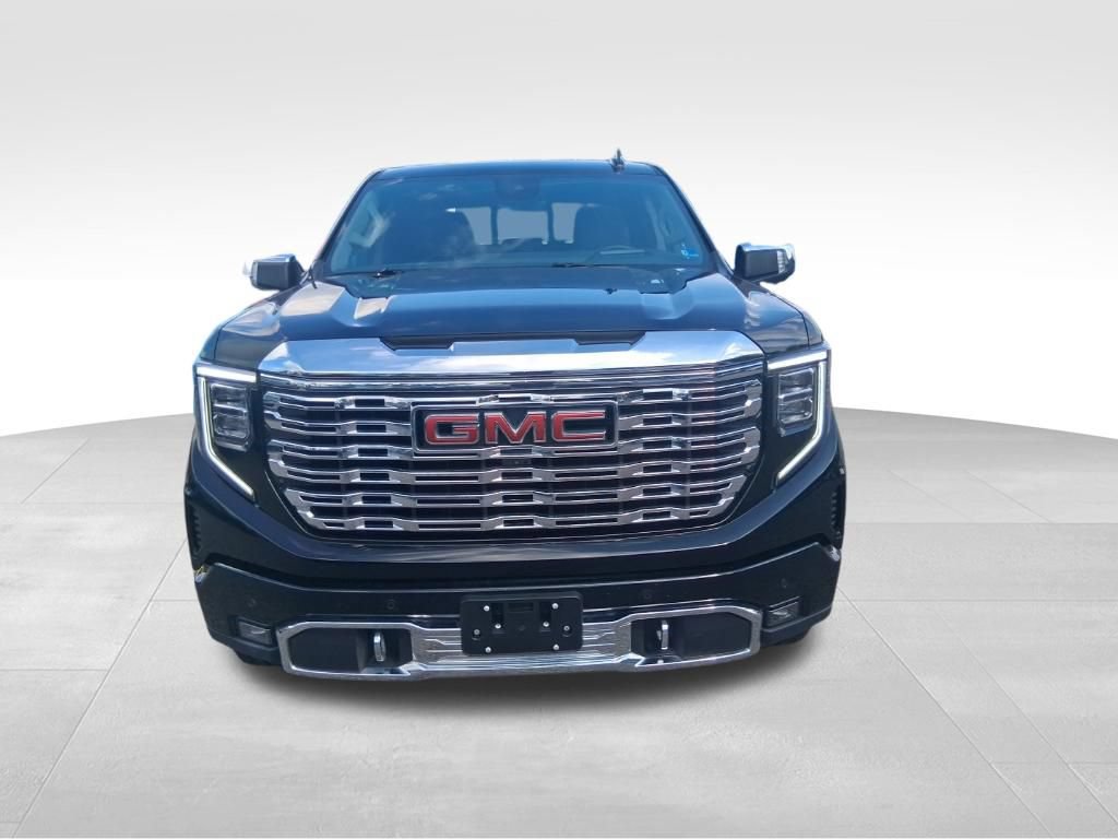 Used 2024 GMC Sierra 1500 Denali w/ Technology Package AWD/4WD image 2