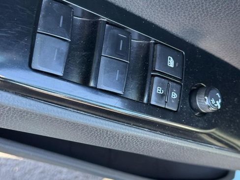 Used 2025 Toyota Camry SE FWD image 14