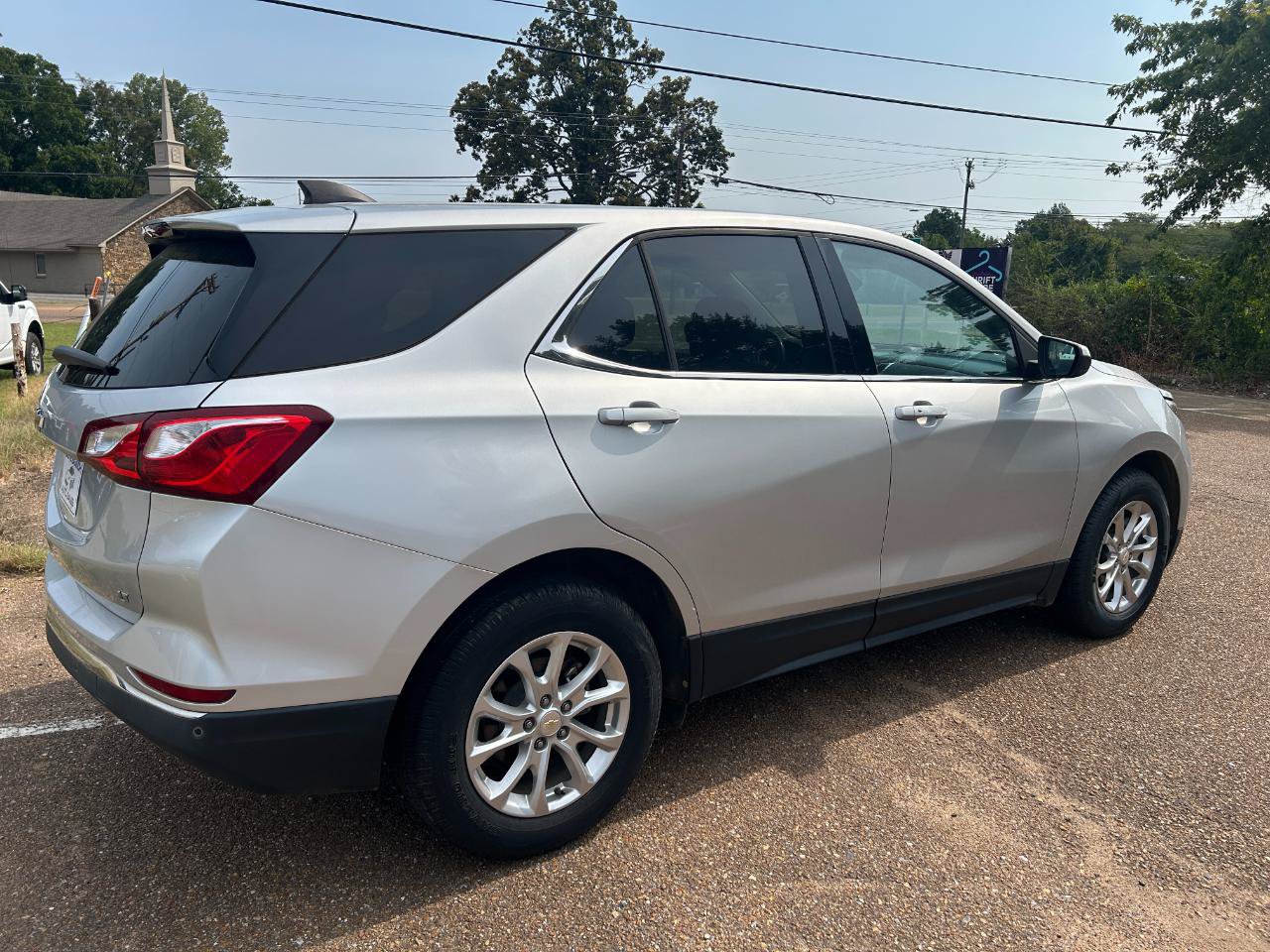 Used 2020 Chevrolet Equinox LT w/ Driver Convenience Package FWD image 4