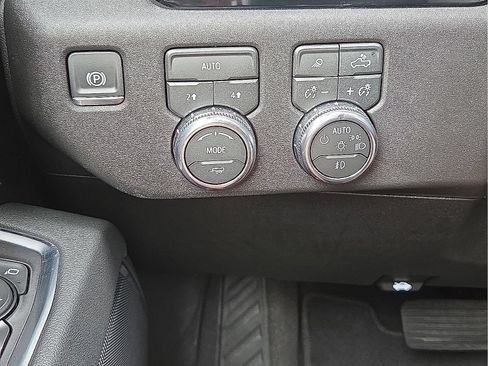 Used 2026 GMC Sierra 1500 SLT AWD/4WD image 22