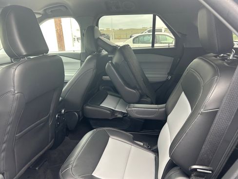 Used 2023 Ford Explorer XLT w/ Equipment Group 202A RWD image 18