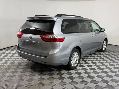Used 2017 Toyota Sienna XLE image 11