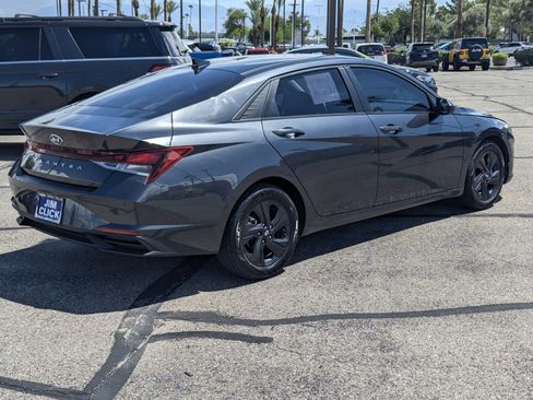 Used 2021 Hyundai Elantra SEL w/ Convenience Package FWD image 2