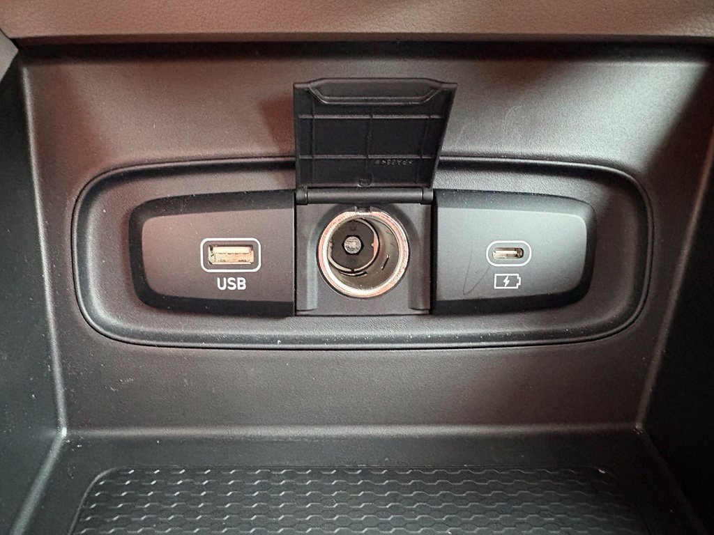 Used 2024 Hyundai Venue SEL FWD image 23