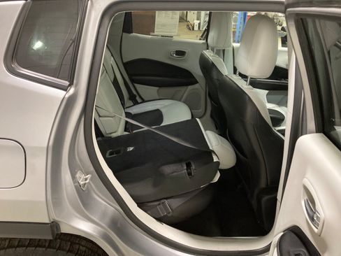 Used 2019 Jeep Compass Latitude AWD/4WD image 8