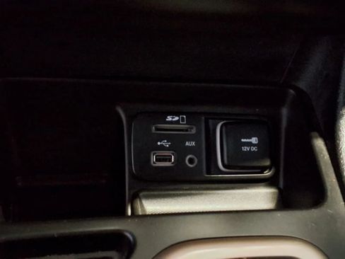 Used 2017 Jeep Cherokee Sport FWD image 21