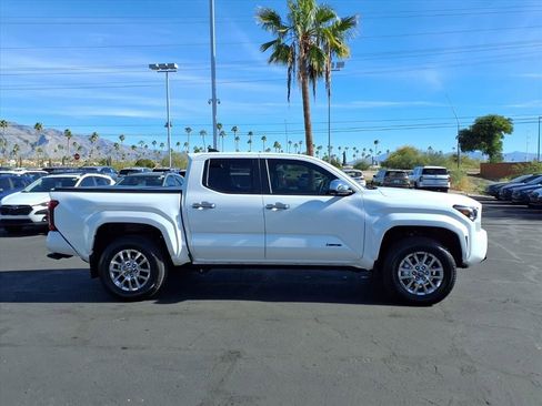 Used 2024 Toyota Tacoma Limited w/ Limited Package (LT) image 8