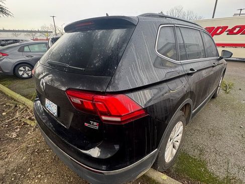 Used 2018 Volkswagen Tiguan SE w/ Panoramic Sunroof Package image 5