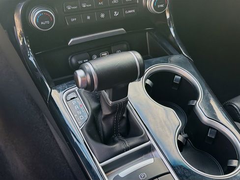 Used 2018 Kia Stinger Premium image 16