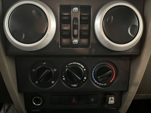 Used 2009 Jeep Wrangler Unlimited Sahara w/ Dual Top Group AWD/4WD image 19