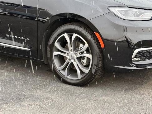 Used 2024 Chrysler Pacifica Pinnacle image 24