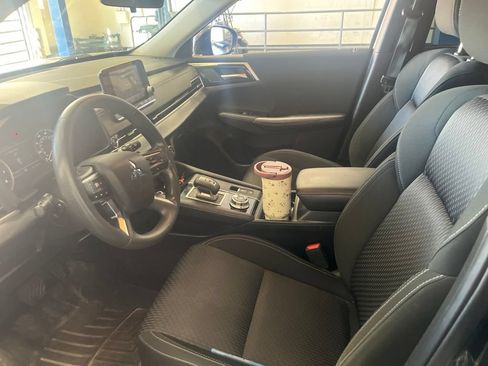 Used 2022 Mitsubishi Outlander ES AWD/4WD image 4