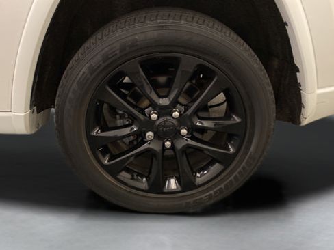 Used 2020 Jeep Grand Cherokee Altitude AWD/4WD image 13