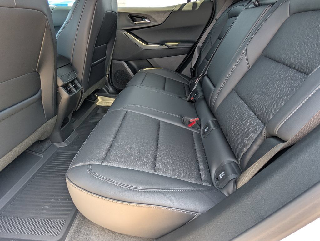New 2027 Chevrolet Equinox LT w/ Convenience Package II FWD image 7