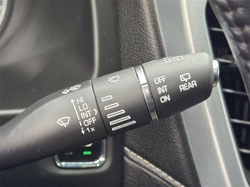 Used 2018 GMC Acadia SLE image 29