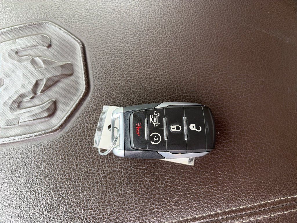 Used 2025 RAM 1500 Laramie AWD/4WD image 28