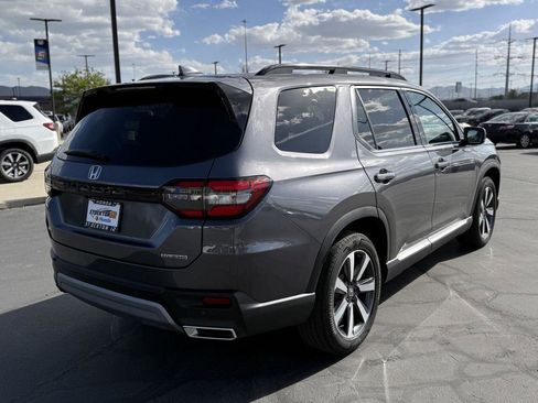 Certified 2025 Honda Pilot Touring image 6