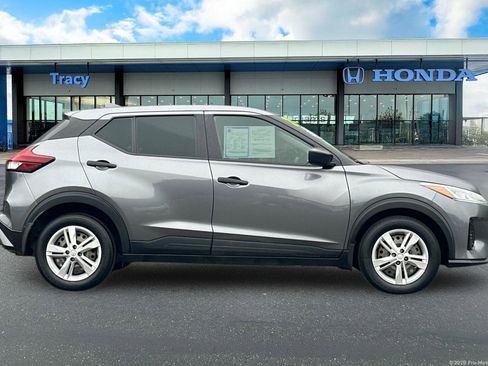Used 2024 Nissan Kicks S image 3