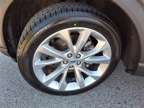 Used 2022 Ford Explorer Platinum w/ Technology Package image 24