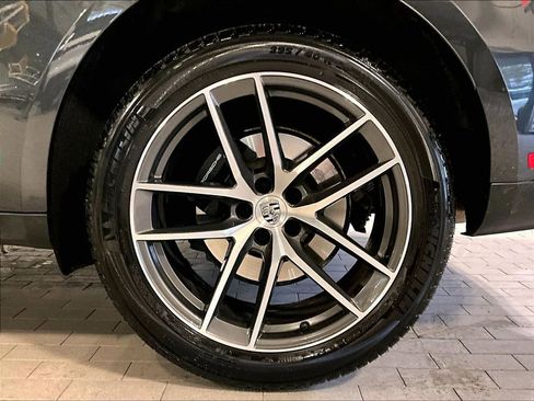 Used 2025 Porsche Macan image 14