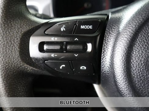 Used 2023 Kia Rio LX image 4