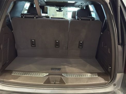 Used 2021 GMC Yukon Denali w/ Denali Premium Package image 18