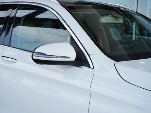 Used 2018 Mercedes-Benz GLC 300 4MATIC image 11
